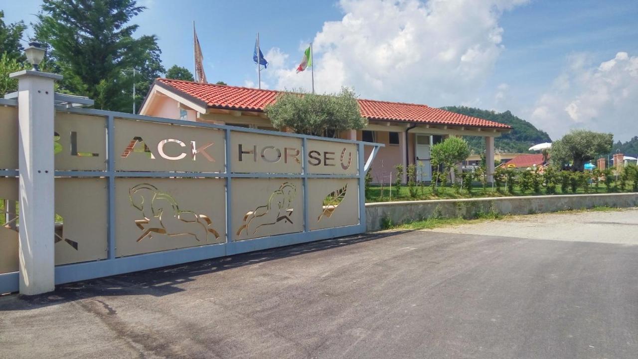 Relais Black Horse Millesimo Exterior photo