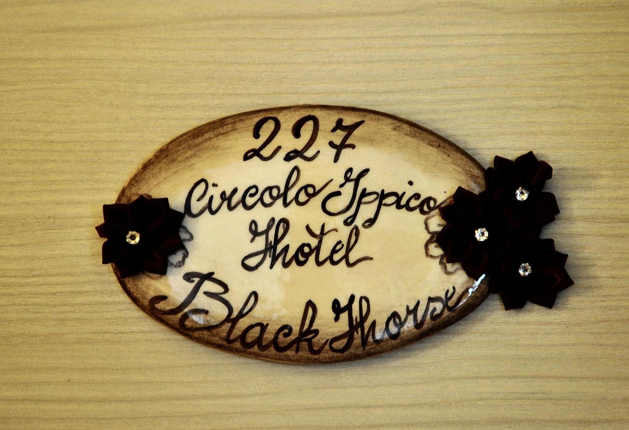 Relais Black Horse Millesimo Room photo